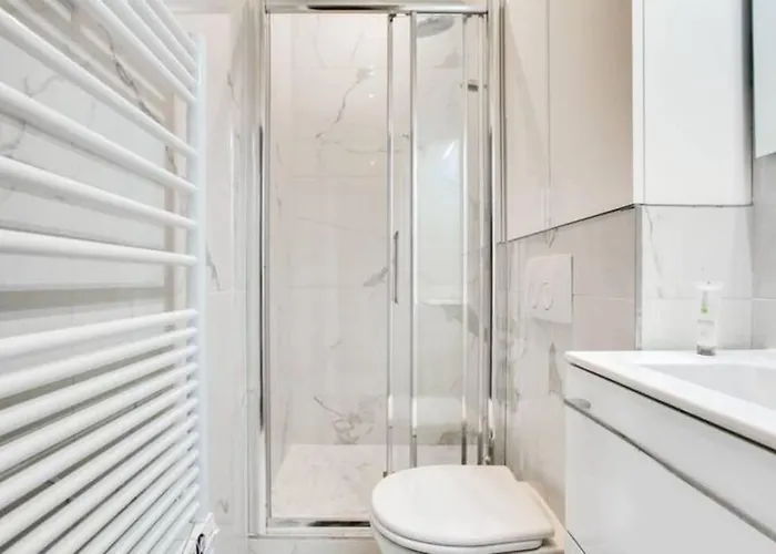 03 Tour Eiffel Pour 7 Personnes *